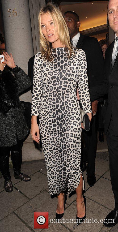 Kate Moss - leaving the Marc Jacobs store in Mayfair after signing ...