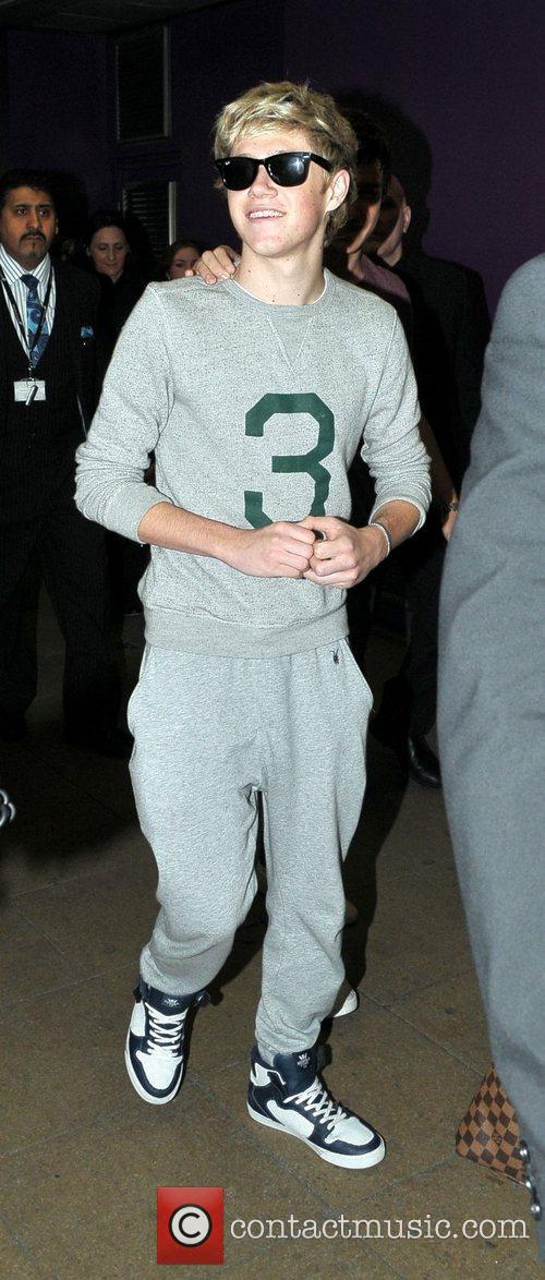 Niall Horan - One Direction arrive at Heathrow airport | 26 Pictures ...