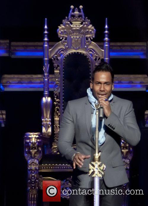 Romeo Santos - performs live in concert in Glendale | 1 Picture ...