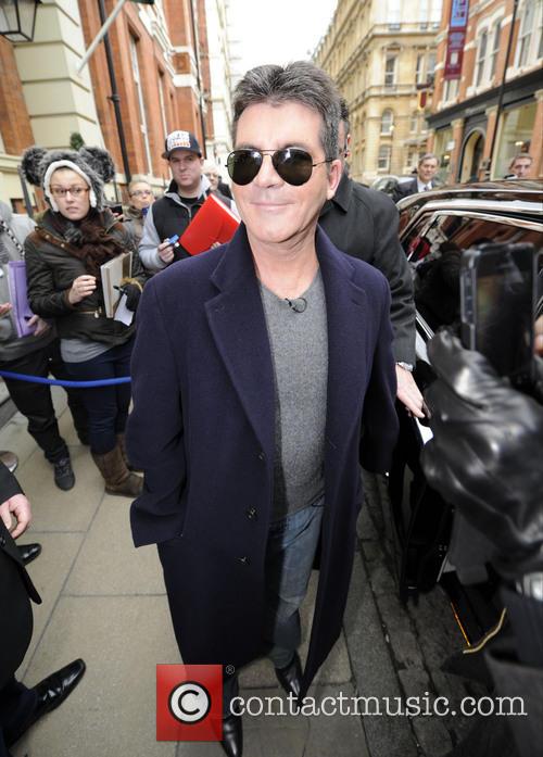 Simon Cowell Poses in his cool Aviator shades