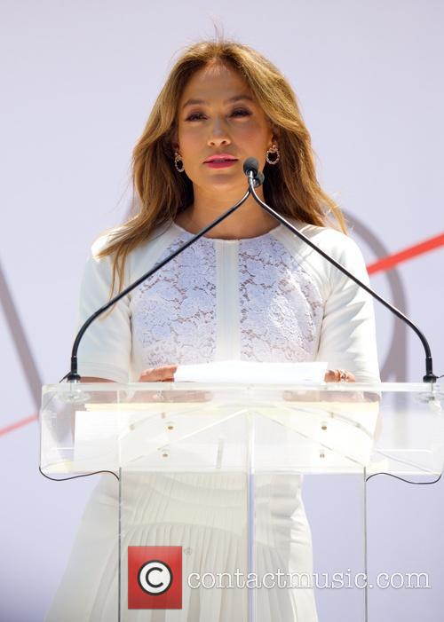 Jennifer Lopez, Viva Movil Ribbon Cutting Ceremony