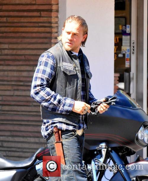 Charlie Hunnam, Sons of Anarchy Set