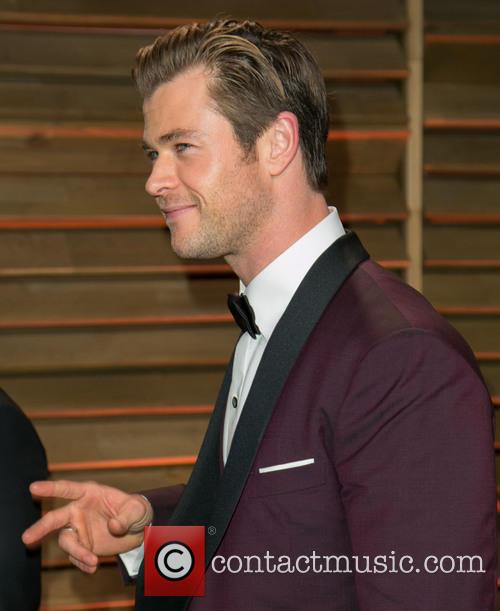 Chris Hemsworth - Vanity Fair Oscar Party - Arrivals | 3 Pictures ...