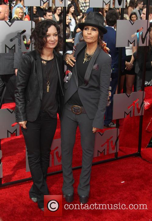 Sara Gilbert and Linda Perry