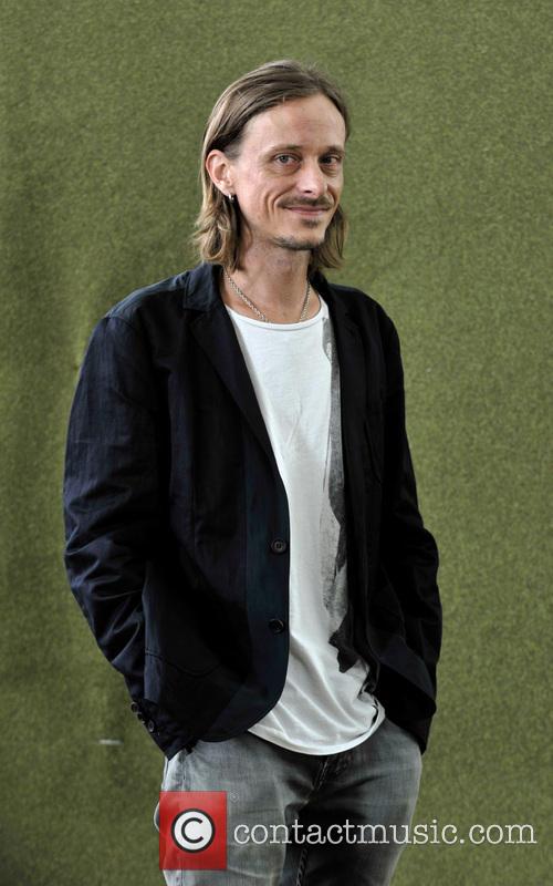 Mackenzie Crook 1