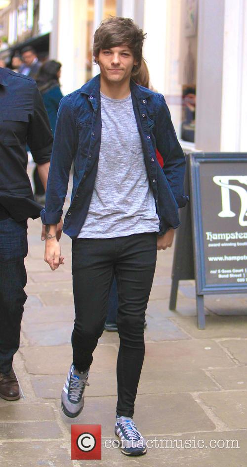 Louis Tomlinson - A happy Louis Tomlinson out in London | 8 Pictures ...