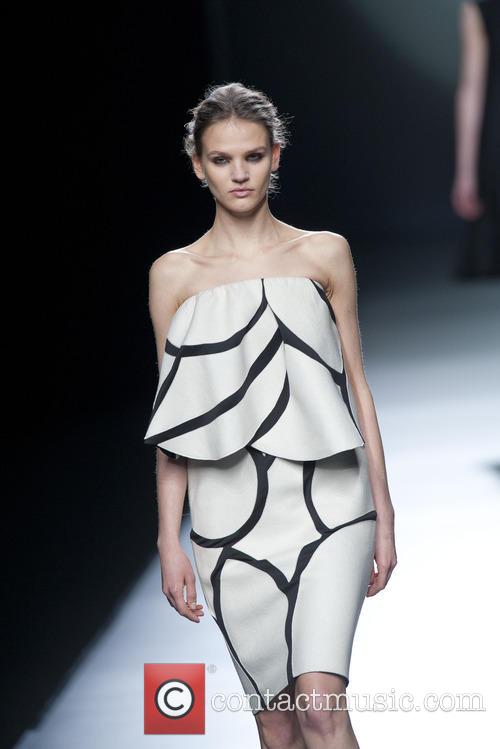 Model - Madrid Fashion Week - Amaya Arzuaga - Catwalk | 25 Pictures ...