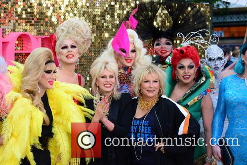 Jennifer Saunders and Joanna Lumley 6