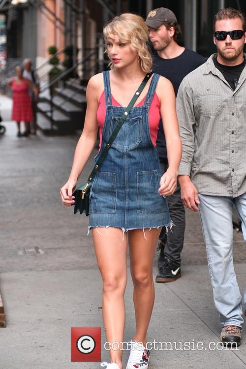Taylor Swift leaving her New York apartment