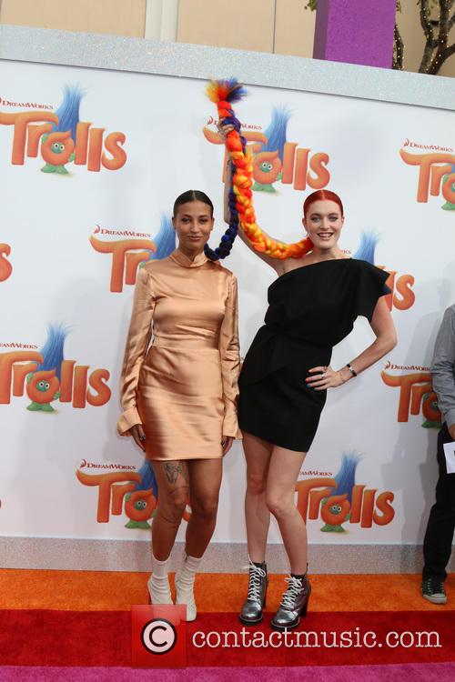 Icona Pop, Aino Jawo and Caroline Hjelt 2