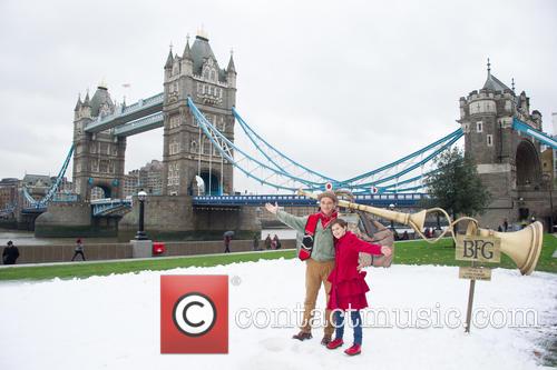 Mark Rylance and Ruby Barnhill 10