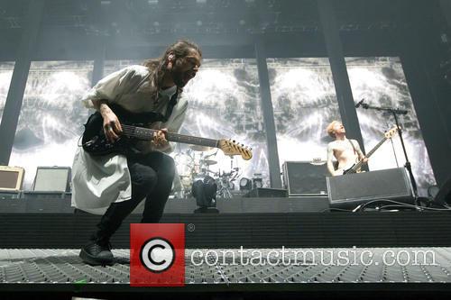 Simon Neil and Biffy Clyro 4