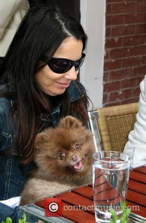 Fran Drescher and her dog Esther having lunch al fresco on the west side of Manhattan New York City, USA...