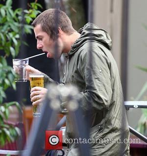 Liam Gallagher  stops by a pub for a drink with Nicole and his family. London, England - 18.04.09