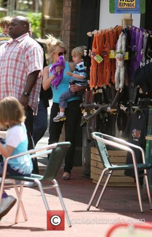 Britney Spears  visits the London Zoo shop with son Jayden James London, England - 16.06.09