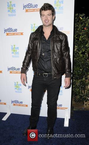 Robin Thicke JetBlue and VH1 launch Save the Music at My House - Arrivals  Hollywood, California - 17.06.09