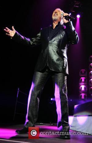 Tom Jones, O2 Arena