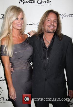 Vince Neil Pictures | Photo Gallery Page 3 | Contactmusic.com
