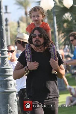 Dave Grohl, With Daughter Violet Maye Grohl and On His Shoulders