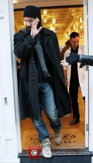 Keanu Reeves out and about shopping in Covent Garden London, England - 09.01.11