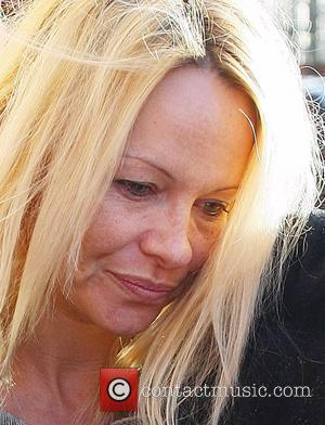 Pamela Anderson  arrives at the New Wimbledon Theatre looking disheveled and without make-up. She tried to avoid showing her...