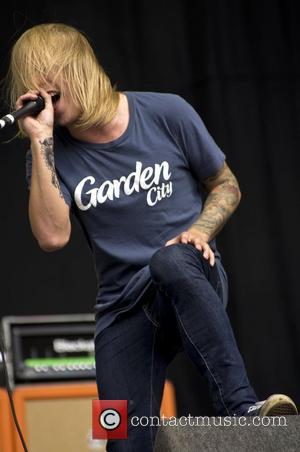 Architects Guitarist Tom Searle Dies Aged 28 After Three Year Cancer Battle 