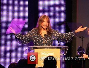 Carly Simon Lands Publishing Deal For Memoir