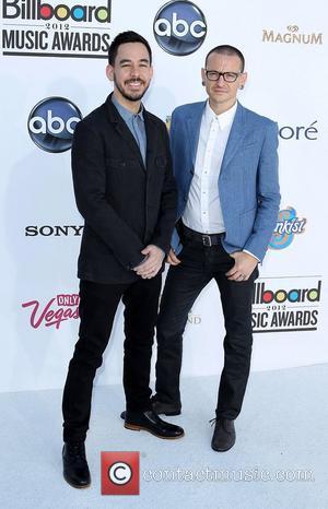 Linkin Park Chester Bennington To Be Honoured By Musicares Contactmusic Com