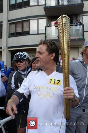 Eddie Izzard Carries Olympic Torch Through His Hometown