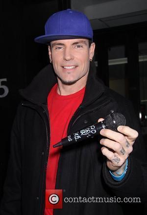 Nielsen Shocks Vanilla Ice With Dating Confession