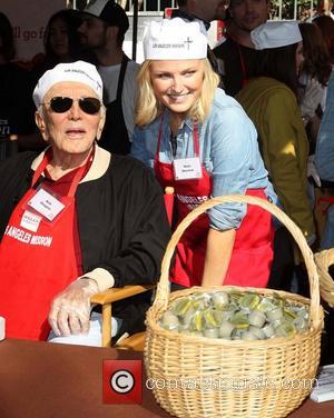 Pictures: Over 3,500 Meals Served Up At The 76th Thanksgiving LA Mission