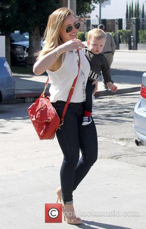 Hilary Duff and Luca Cruz Comrie - Hilary Duff takes her young son shopping in West Hollywood - Los Angeles,...