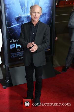 Ed Harris - Los Angeles premiere of 'Phantom' at the Chinese Theatre - Arrivals - Los Angeles, California, United States...