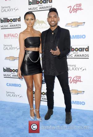 Miguelmania's Gonna Run Wild On You! Miguel Leg Drops Fan At Billboards