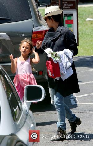 Halle Berry - Halle Berry collects her daughter from school