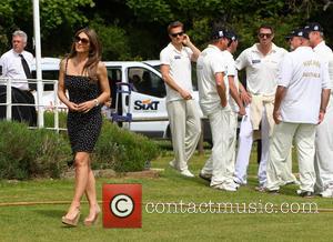 Elizabeth Hurley Kevin Pietersen - Kevin Pietersen stares at Elizabeth Hurley as she walks past during Cricket for Kids Day...
