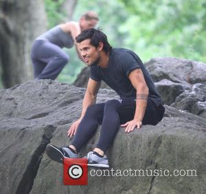 Taylor Lautner - Taylor Lautner wows his fans flying from...