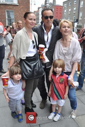 Bruce Springsteen - Bruce Springsteen greets fans outside the posh Merrion Hotel - Dublin, Ireland - Saturday 27th July 2013