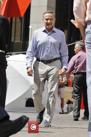 Robin Williams - Robin Williams leaving the film location for TV comedy 'The Crazy Ones' - Los Angeles, United States...