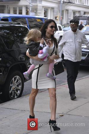 Bethanny Frankel and Bryn Hoppy - Bethenny Frankel on the school run to pick up her daughter Bryn - New...