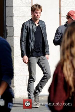 Chris Pine - Jason Sudeikis fooling around on the filmset of Horrible Bosses 2 with police officers and co star...