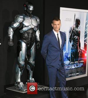 Joel Kinnaman - Los Angeles premiere of Columbia Pictures 'RoboCop' at TCL Chinese Theatre - Arrivals - Los Angeles, California,...