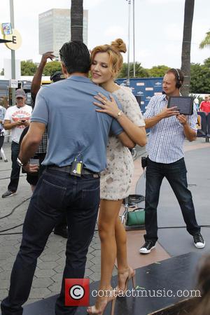 Bella Thorne - Bella Thorne Guests on Extra! at Universal Citywalk. - Universal City, California, United States - Wednesday 21st...