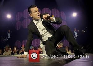 Robbie Williams - Robbie Williams performing live on stage at the Manchester Phones4U Arena - Manchester, United Kingdom - Sunday...