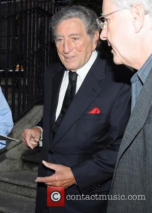 Tony Bennett - Tony Bennett signs an autograph for a fan as he leaves his Dublin hotel - Dublin, Ireland...