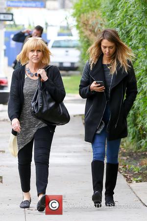 Jessica Alba and Catherine Jensen - Jessica Alba takes her mother for have lunch in Santa Monica - Los Angeles,...