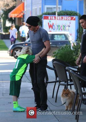 Gavin Rossdale and Zuma Rossdale - Gavin Rossdale takes his three sons to a Sushi restaurant for lunch in Studio...