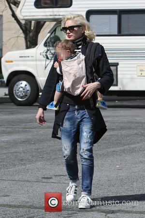 Gwen Stefani and Apollo Rossdale - Gwen Stefani takes her two eldest sons to their weekly soccer practice in Los...