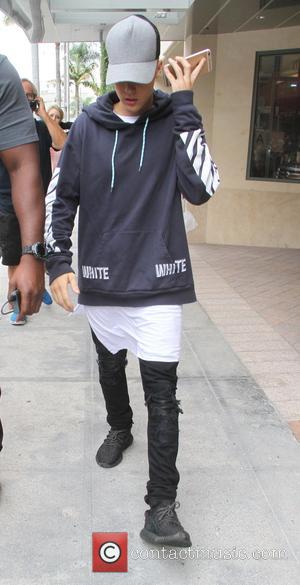 Justin Bieber - Justin Bieber leaves a medical building in Beverly Hills - Los Angeles, California, United States - Friday...