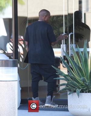 Kanye West - Kanye West arriving to a studio on Sunday afternoon (01Nov15) in Agoura Hills at Agoura Hills -...